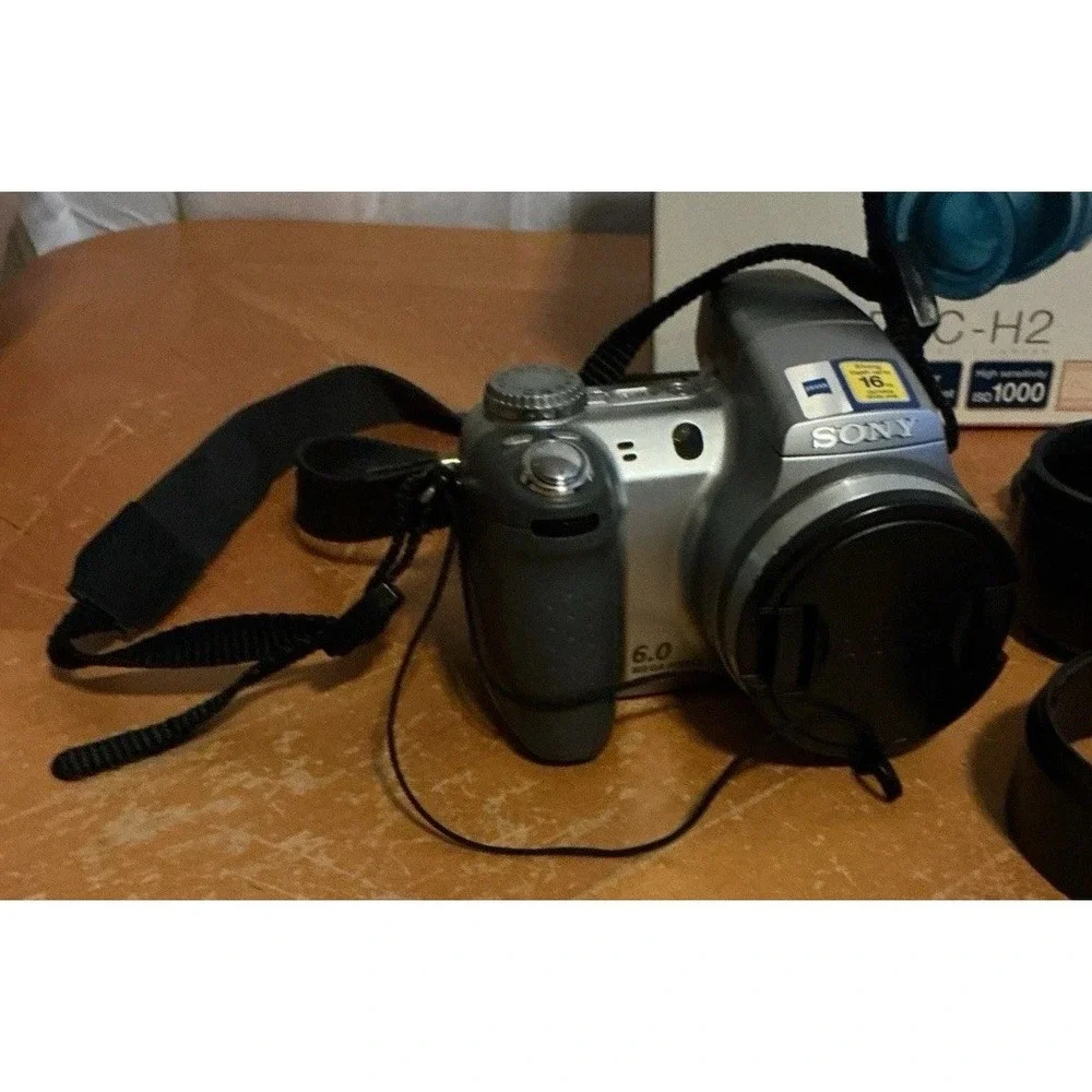 Sony Cyber-shot DSC-H2 6.0MP Digital Camera 12x Optical Zoom In Original Box